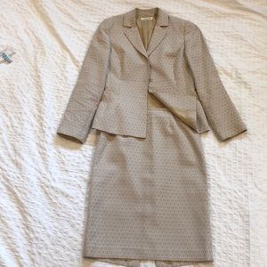 skirt suit